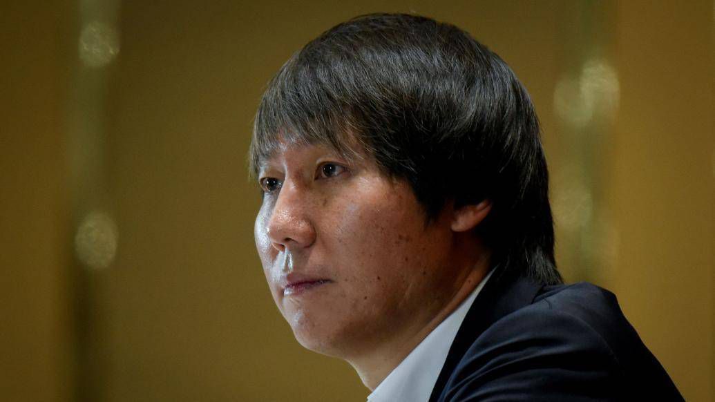 叶辰这时候，指了指蹲在第一排的安德烈，淡淡道：破军，把那个家伙带过来。